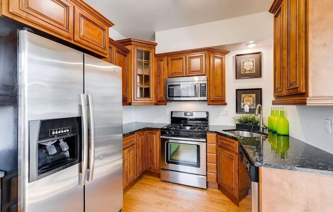 Craftsman-style bungalow in Sunnyside FOR RENT!