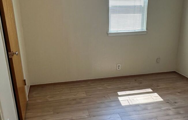 Cozy 1 Bedroom 1 bath, next to the police station and the fire department,