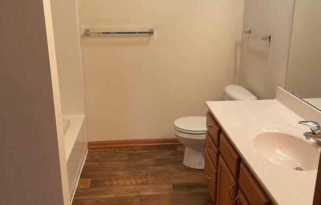 2 beds, 1 bath, 1,153 sqft, $1,610, Unit 931-305