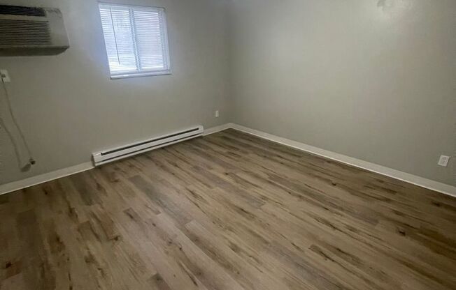 2 beds, 1 bath, $1,100, Unit C7