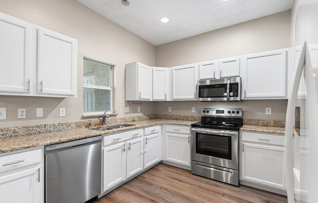 TAMPA TOWNHOME IN GATED COMMUNITY!
