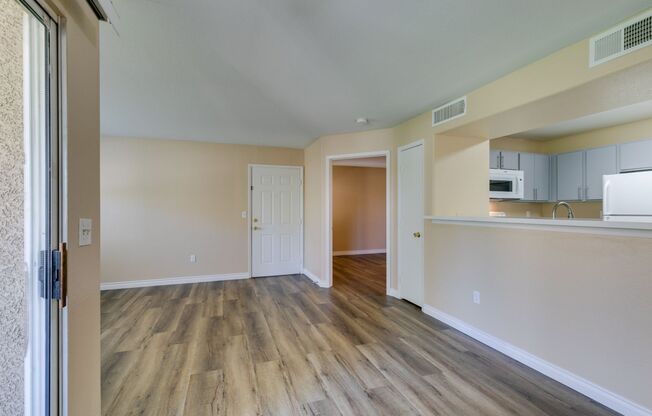 2 beds, 2 baths, $1,395, Unit UNIT 1016