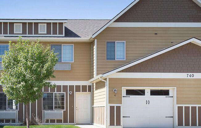 Universally Attached And Detached Garages at King West One Apartments, Billings, Montana