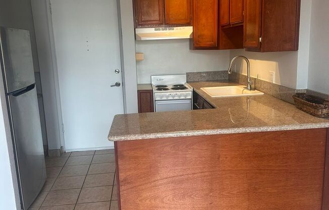 Charming 1 Bed in Historic Lafayette Building – Prime Downtown Long Beach!