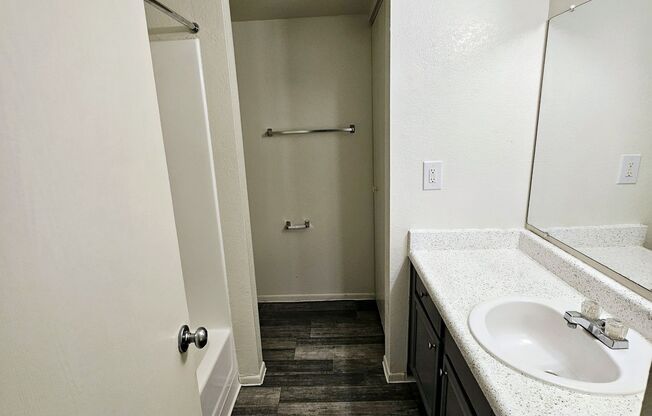 1 bed, 1 bath, 730 sqft, $999