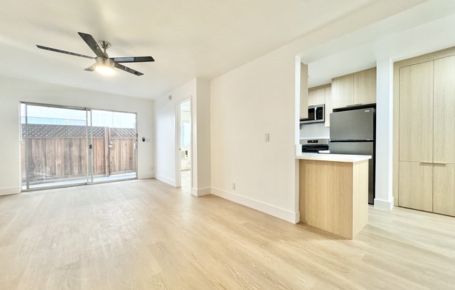1017 OCEAN PARK BLVD