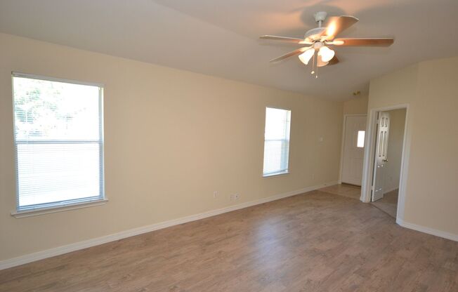 3 beds, 2 baths, $1,750, Unit 100 Steven St.