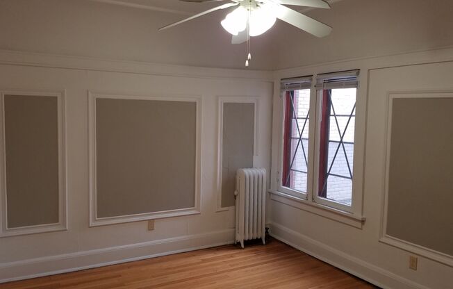 2 beds, 1 bath, 1,100 sqft, $1,275, Unit 17