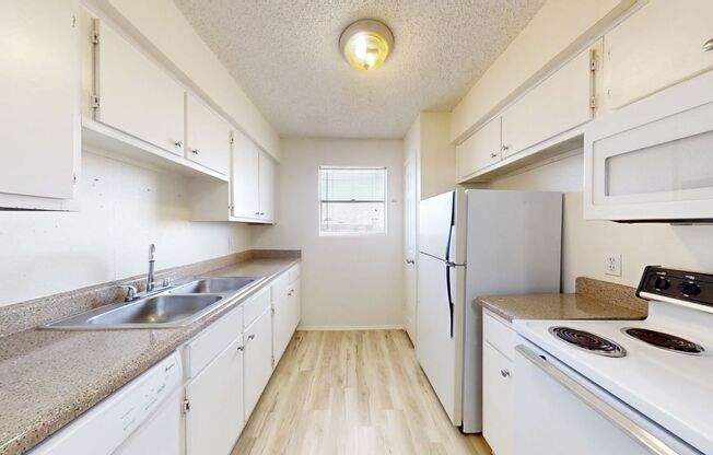 2 beds, 1 bath, 905 sqft, $1,100