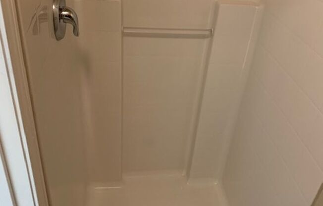 Studio, 1 bath, 160 sqft, $1,195, Unit 6B