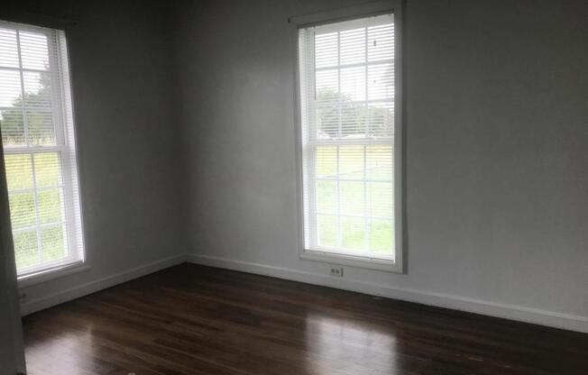 1608 5 AVE E