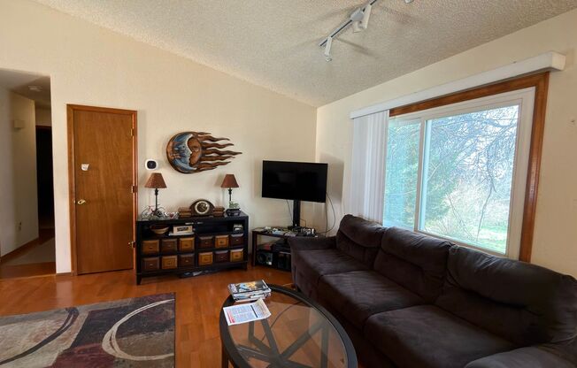 Great Furnished House In Fort Collins with all utilities included