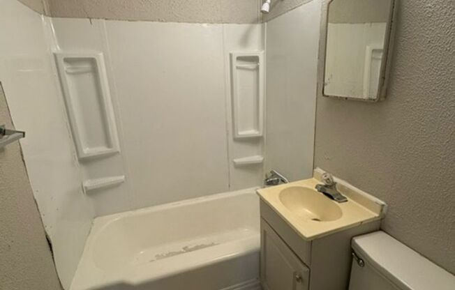 2 beds, 1 bath, $790