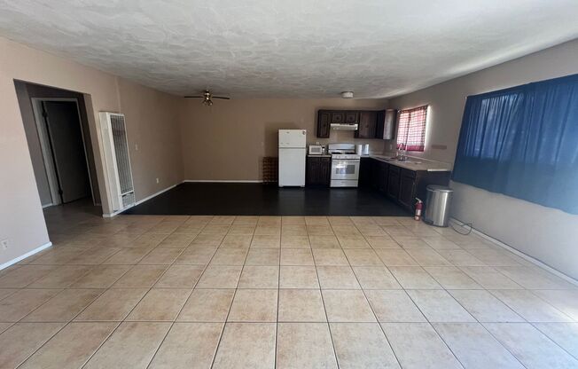 2 beds, 1 bath, 1,000 sqft, $1,100, Unit 61776 Desert Air Rd.