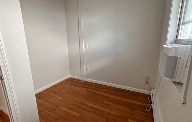 2 beds, 1 bath, $2,700, Unit 2