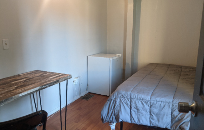 1 bed, 2 baths, 100 sqft, $850