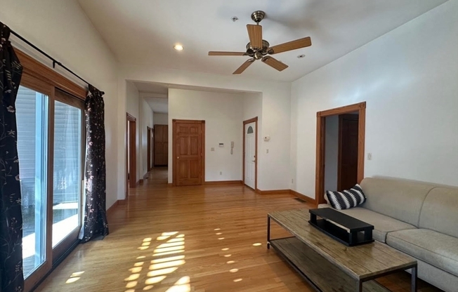 3 beds, 1 bath, 1,200 sqft, $2,900, Unit 1