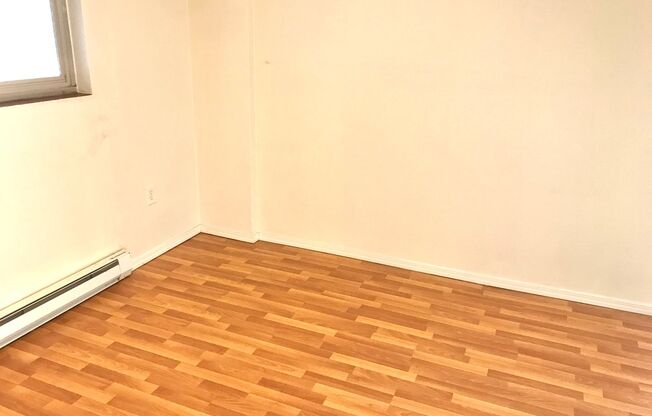 1 bed, 1 bath, 560 sqft, $1,595, Unit 102