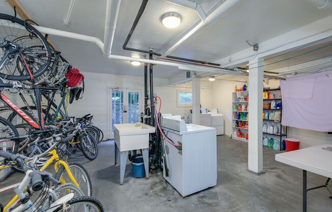Studio, 1 bath, 582 sqft, $1,395, Unit B