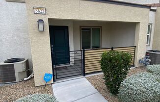 AMERICANA Property Mgmt - Beautiful & gated 3 beds, 2 story Townhouse near NLV Airport