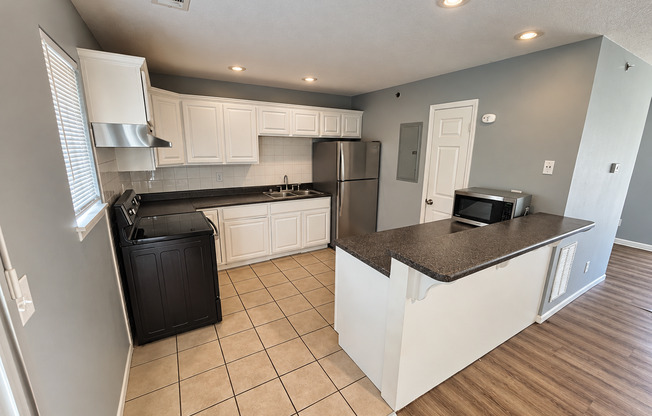 2 beds, 2 baths, 955 sqft, $1,195, Unit 804-212 C