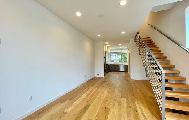 2017-Built Modern Townhome in East Magnolia
