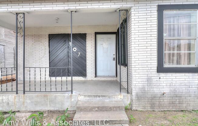 907 Laredo St
