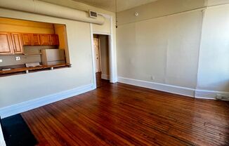 12 E Main St