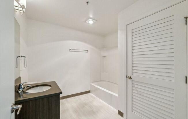 1 bed, 1 bath, 1,005 sqft, $2,750, Unit 101