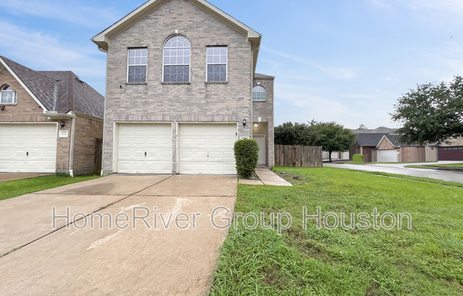835 FRST IVY LN