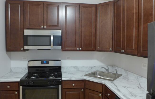 Studio, 1 bath, 475 sqft, $1,295, Unit 201