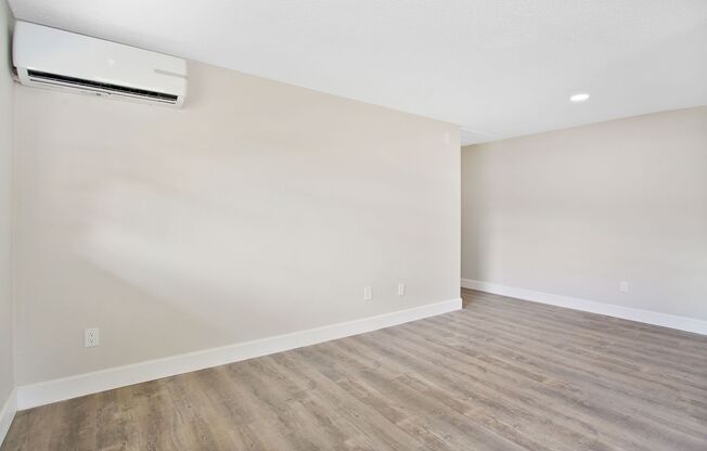 2 beds, 1 bath, 614 sqft, $1,499, Unit Ren705