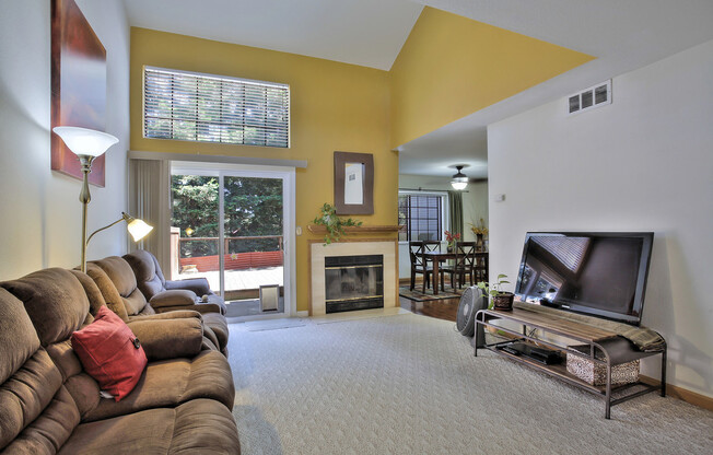 Lovely 2 Story Townhouse in Pinole, CA on cul de sac...