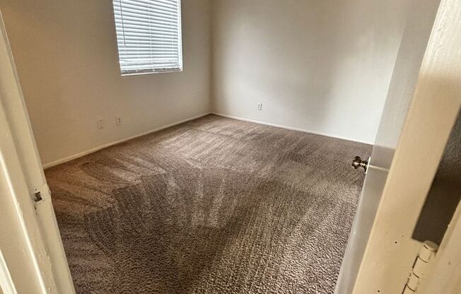 1 bed, 1 bath, 640 sqft, $950, Unit 146