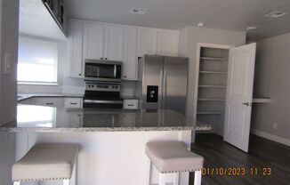 3 beds, 2 baths, $1,300