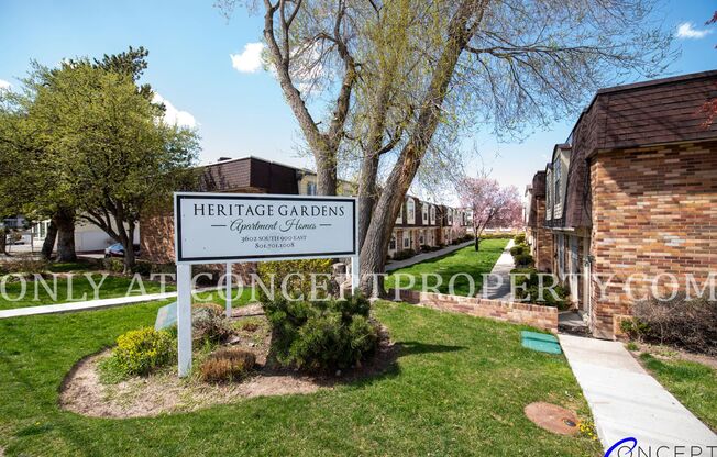 2 beds, 1 bath, 920 sqft, $1,249, Unit 32