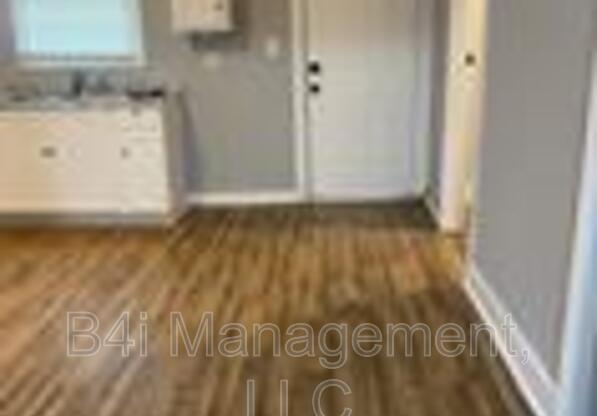 214 GRADY AVE NE