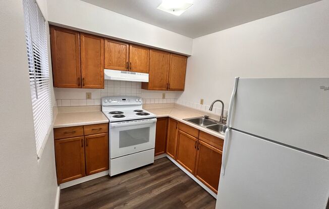 1 bed, 1 bath, 600 sqft, $895, Unit Unit 8