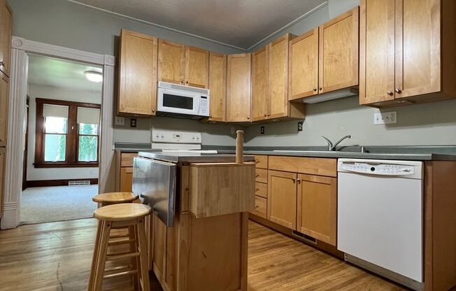 2 beds, 1 bath, $1,445