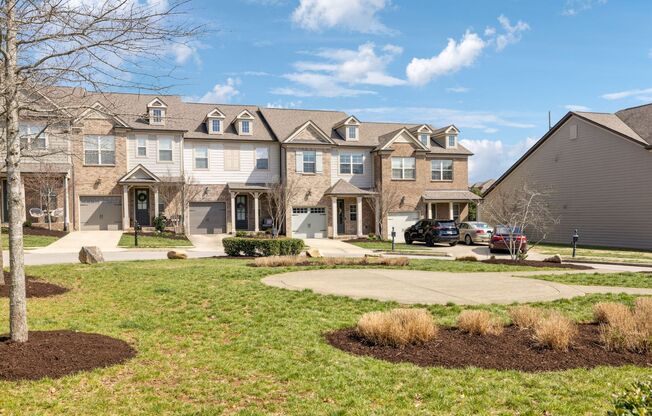 3 BR/2.5 BA Luxury Townhome