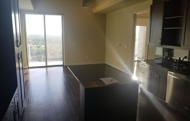 1 bed, 1 bath, 828 sqft, $3,270, Unit 1919