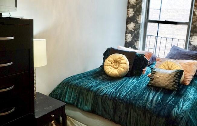 264 W 121 ST