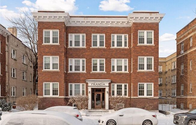 Francia Apartments