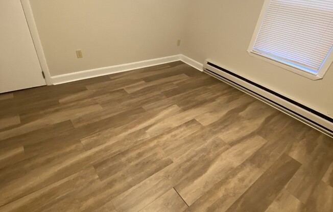 1 bed, 1 bath, $2,000, Unit 7