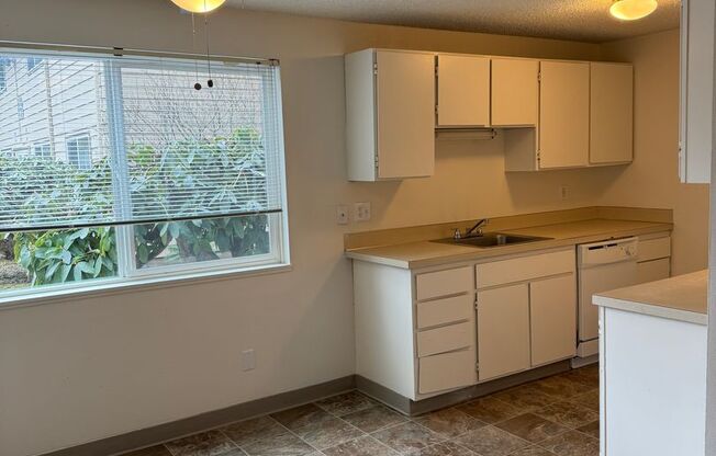 2 beds, 1 bath, 1,000 sqft, $1,350, Unit 31