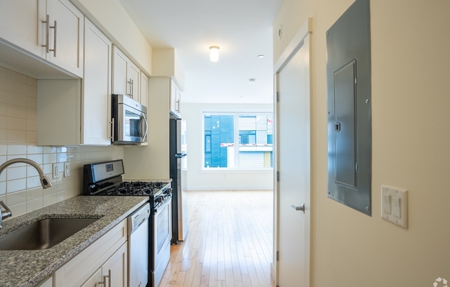Studio, 1 bath, 405 sqft, $2,600, Unit 409