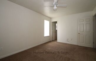 3 beds, 2 baths, $1,250, Unit Unit B