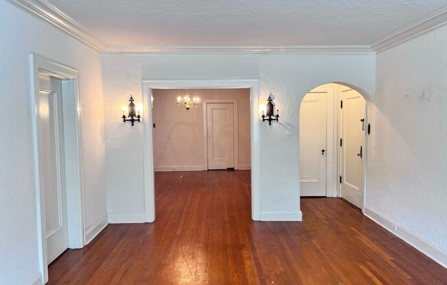 2 beds, 1 bath, 1,050 sqft, $1,695, Unit 01
