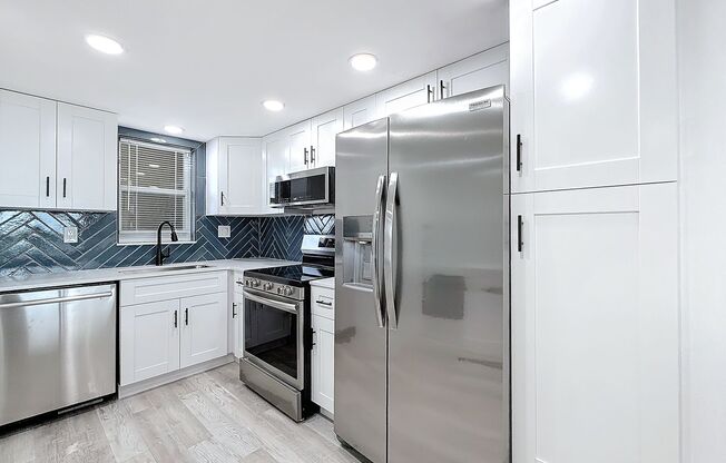 Gorgeous 2 bedroom 2 Condo in Boca Raton across from Nova University