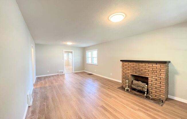 2 beds, 1 bath, $1,100